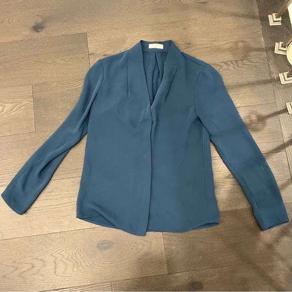 Babaton Akira Power Blouse - Picture 2 of 4